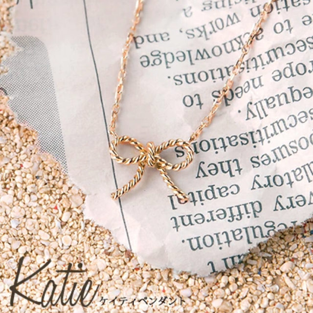 ねじり線のリボンのペンダント